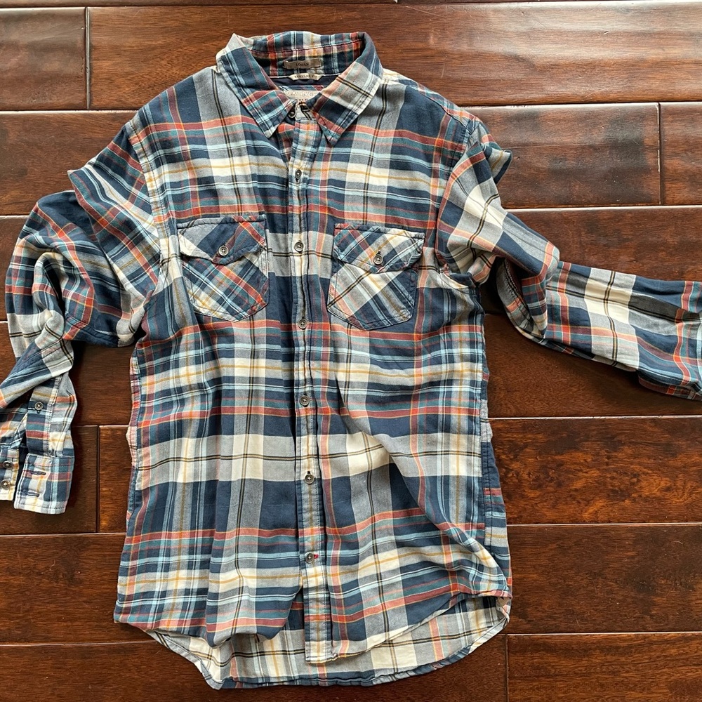 Mens Regular Fit Medium Guess Brand Soft Button Up Shirt